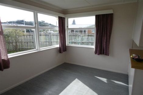 Photo of property in 2 Norton Place, Spotswood, New Plymouth, 4310