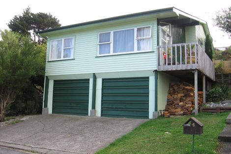 Photo of property in 6 Shrimpton Way, Newlands, Wellington, 6037