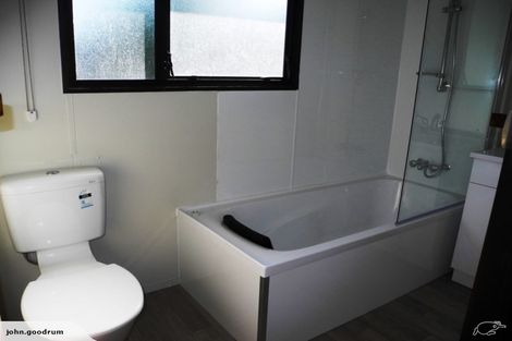 Photo of property in 1/5 Compass Place, Te Atatu Peninsula, Auckland, 0610