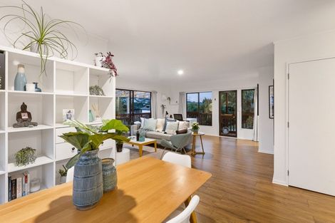 Photo of property in 22 Redfern Lane, Glenfield, Auckland, 0629