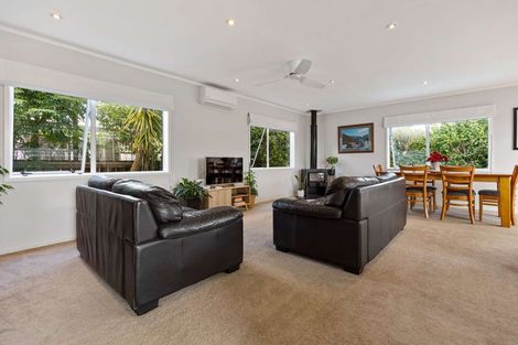 Photo of property in 243 Gravatt Road, Papamoa Beach, Papamoa, 3118