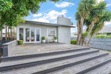 Photo of property in 11 Swan Crescent, Pakuranga, Auckland, 2010