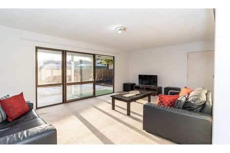 Photo of property in 2/479 Wairakei Road, Burnside, Christchurch, 8053
