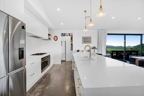 Photo of property in 956 Richmond Road, Lepperton, New Plymouth, 4373