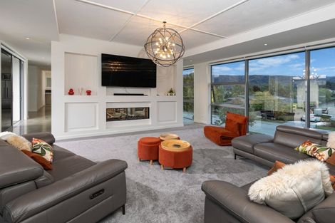 Photo of property in 10 Bevan Place, Wanaka, 9305
