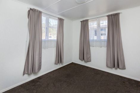 Photo of property in 35 Hanson Grove, Stokes Valley, Lower Hutt, 5019