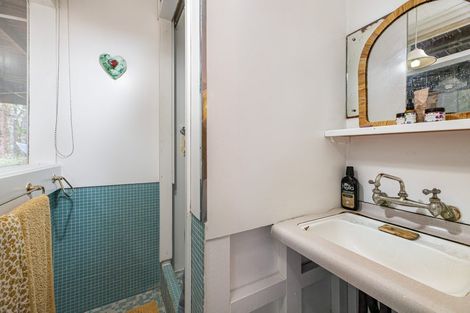 Photo of property in 30 Kopiko Road, Titirangi, Auckland, 0604