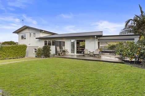 Photo of property in 23 Helleur Road, Massey, Auckland, 0614