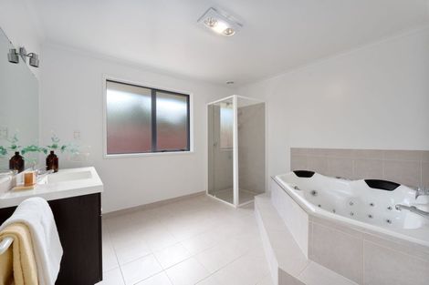 Photo of property in 4 Shiraz Place, Henderson, Auckland, 0612
