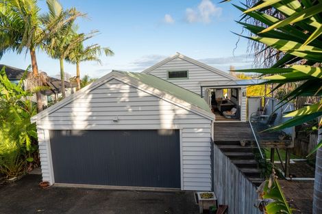 Photo of property in 1/4 Richards Avenue, Forrest Hill, Auckland, 0620