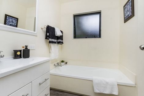 Photo of property in 12b/1 Coronation Street, Belmont, Auckland, 0622