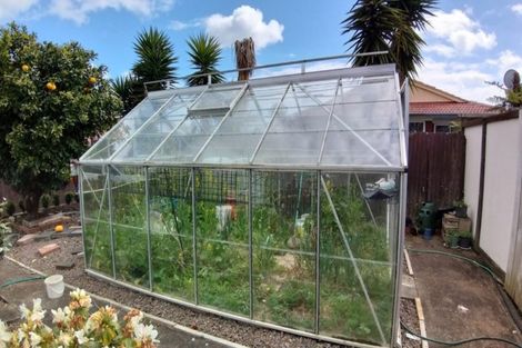 Photo of property in 18 Tupaki Place, Pakuranga Heights, Auckland, 2010