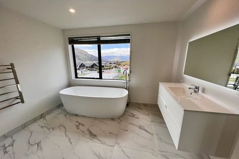 Photo of property in 3 Muster Road, Jacks Point, 9371