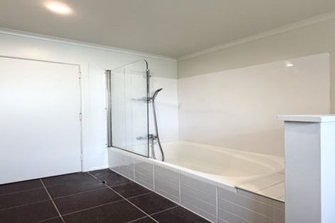 Photo of property in 25 Kereru Street, Henderson, Auckland, 0612