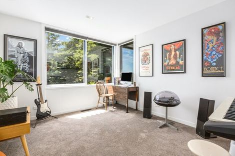 Photo of property in 4 Francis Bell Grove, Lowry Bay, Lower Hutt, 5013