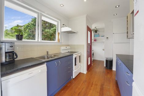 Photo of property in 1 Innes Way, Newlands, Wellington, 6037