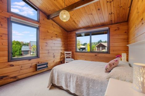 Photo of property in 30 Observatory Close, Whitby, Porirua, 5024