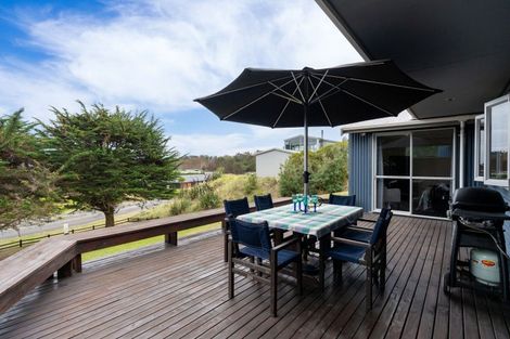 Photo of property in 208 Park Avenue, Waitarere Beach, Levin, 5510