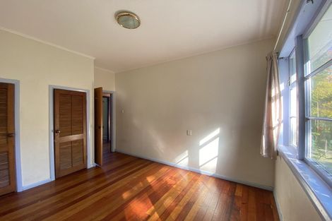 Photo of property in 27 Edmonton Road, Henderson, Auckland, 0612