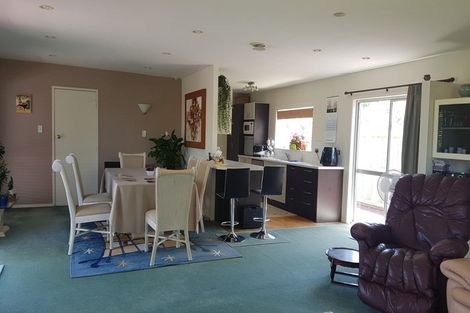 Photo of property in 38 Deverell Place, Northcross, Auckland, 0632