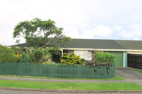Photo of property in 19 Rewarewa Crescent, Waikanae, 5036