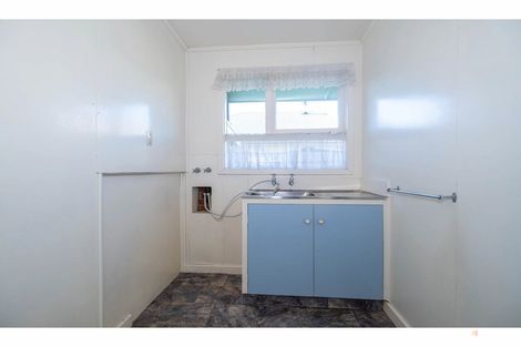 Photo of property in 1 Cashel Street, Waimate, 7924