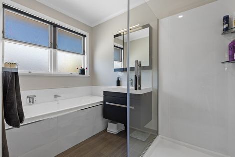 Photo of property in 2 Anzio Place, Awapuni, Palmerston North, 4412