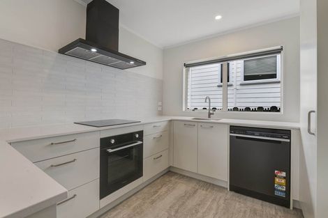 Photo of property in 2/2 Rook Place, Unsworth Heights, Auckland, 0632