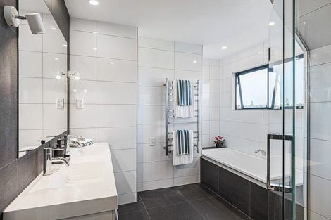 Photo of property in 17 Noumea Place, Mairangi Bay, Auckland, 0630