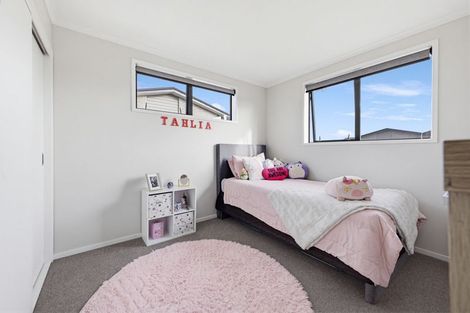 Photo of property in 15 Discovery Place, Marfell, New Plymouth, 4310