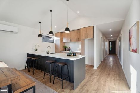 Photo of property in 5 Matakanui Lane, Wanaka, 9305