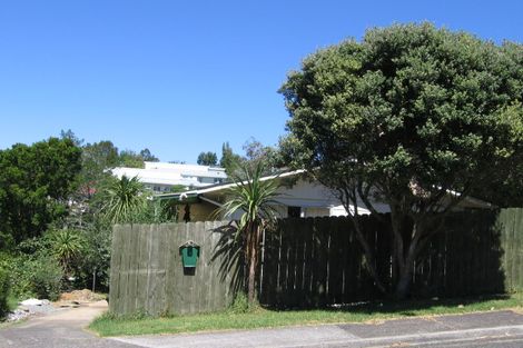 Photo of property in 5 Lysander Crescent, Beach Haven, Auckland, 0626