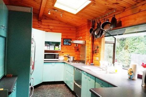 Photo of property in 554 Scenic Drive, Waiatarua, Auckland, 0612
