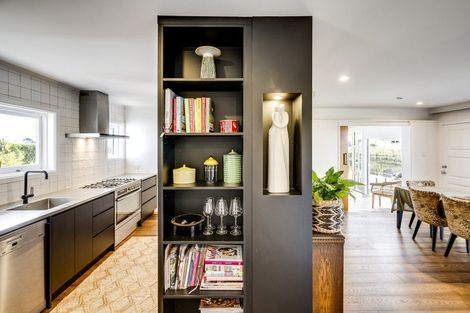 Photo of property in 70 Reynolds Road, Havelock North, 4130