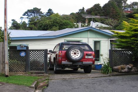 Photo of property in 5 Shrimpton Way, Newlands, Wellington, 6037