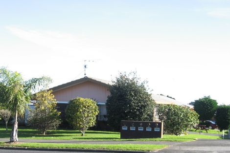 Photo of property in 83d Great South Road, Manurewa, Auckland, 2102