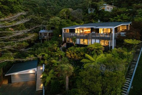 Photo of property in 4 Francis Bell Grove, Lowry Bay, Lower Hutt, 5013