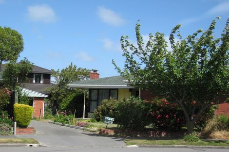 Photo of property in 17 Ostend Place, Avonhead, Christchurch, 8042