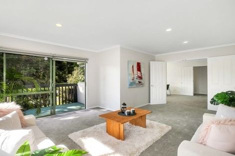 Photo of property in 4 De Havilland Drive, Goodwood Heights, Auckland, 2105