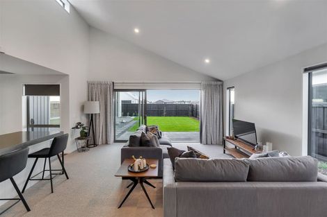 Photo of property in 27 Finstock Way, Rolleston, 7614