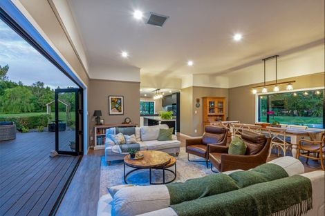 Photo of property in 52 Turitea Road, Fitzherbert, Palmerston North, 4472
