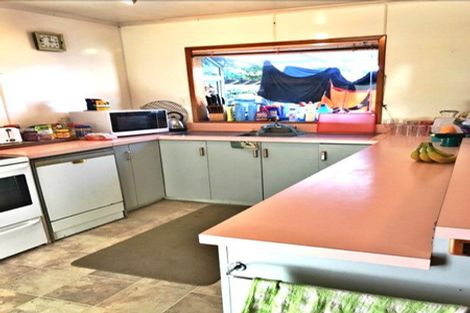 Photo of property in 16 Roberts Road, Te Atatu South, Auckland, 0610