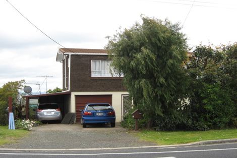 Photo of property in 1 Motuketekete Avenue, Army Bay, Whangaparaoa, 0930