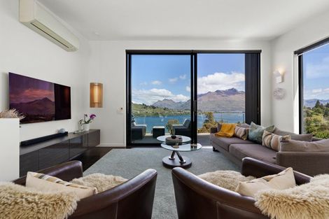 Photo of property in 16 Highlands Close, Queenstown, 9300