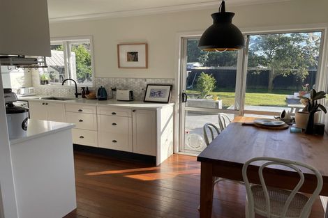 Photo of property in 28 Harbour View Road, Te Atatu Peninsula, Auckland, 0610