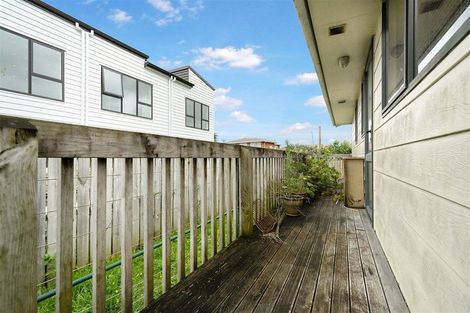 Photo of property in 2 Fruitvale Road, New Lynn, Auckland, 0600