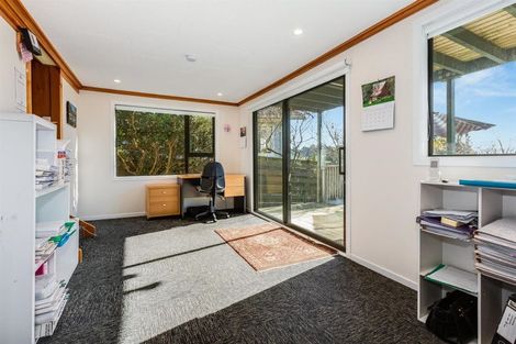 Photo of property in 22 Hicks Close, Whitby, Porirua, 5024