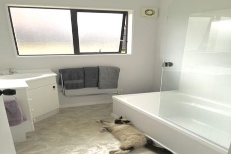 Photo of property in 17 Cobar Close, Maupuia, Wellington, 6022