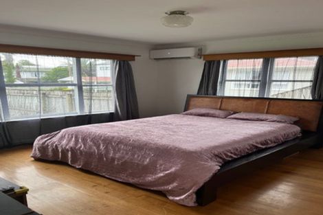 Photo of property in 8 Harry Ward Place, Henderson, Auckland, 0610