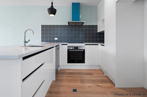 Photo of property in 5/10 Vinifera Place, Fairview Heights, Auckland, 0632